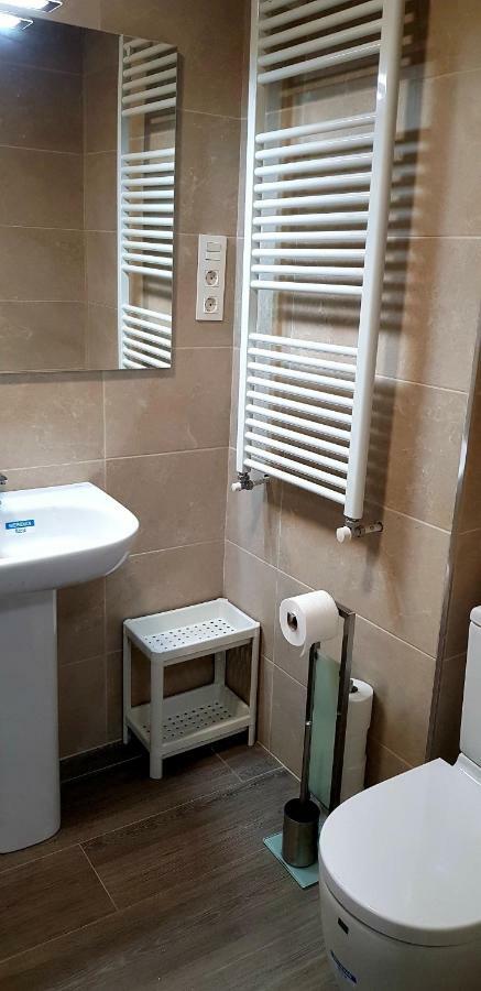 Laia Home Garaje Y Wifi Barakaldo Exteriör bild