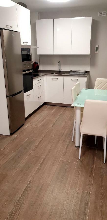 Laia Home Garaje Y Wifi Barakaldo Exteriör bild